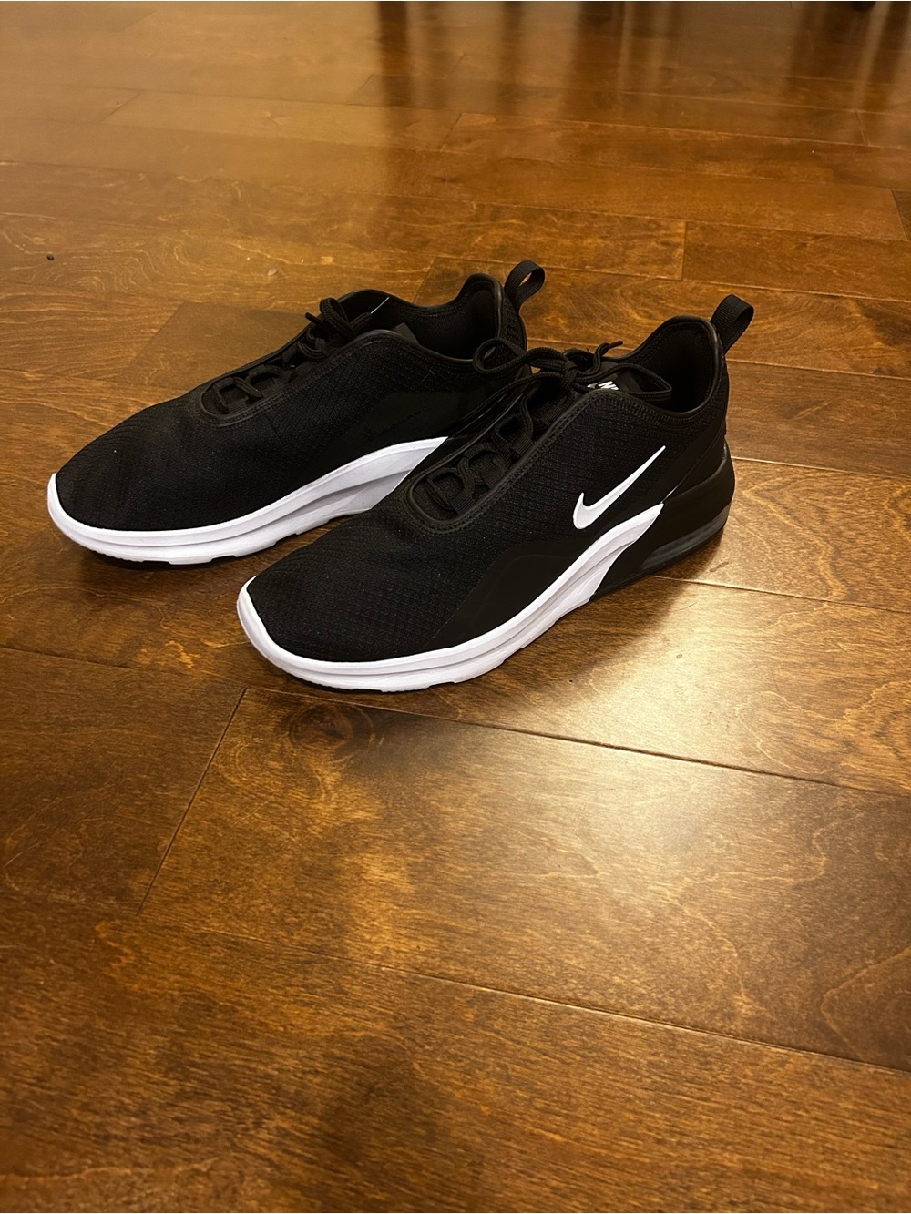 Nike Airmax Motion 2 Black and White (Men’s 10)
